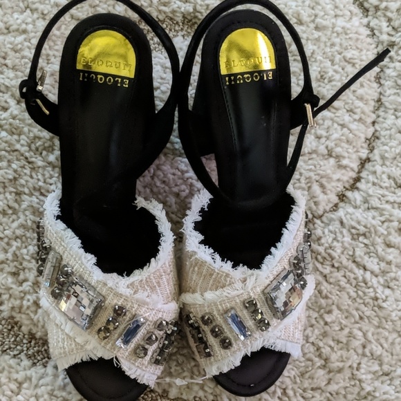 Eloquii Black/offwhite block heels T strap sandal - Picture 6 of 8